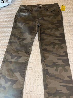 RSQ Camo Shorts in Olive and Khaki